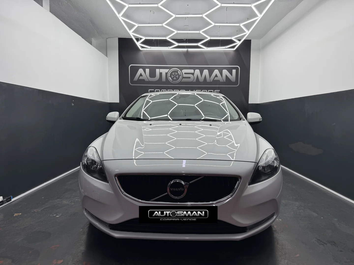 VOLVO V40  2.0 D2 Kinetic Auto 2017 Diésel Blanco - Interior